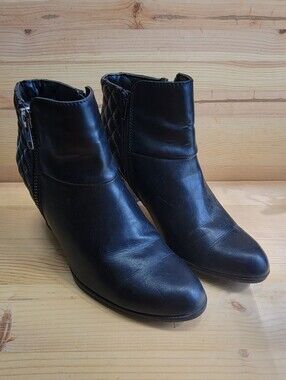 Laura Ashley LaFortune Size 9.5 M Ankle Boot Bootie Black Quilted Accents